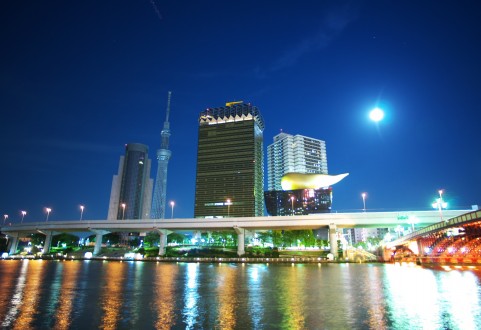 東京スカイツリーやアサヒビール吾妻橋ビルを撮影した夜景写真素材