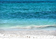 白い砂浜と青い海のグラデーションが綺麗なラニカイビーチの写真素材