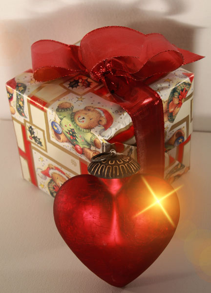 クマのイラストの包装紙がかわいいクリスマスプレゼントの写真素材