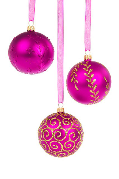 ビビットなピンク色がきれいなクリスマスボールの写真素材