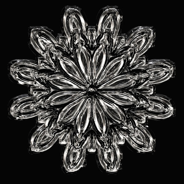 精密にデザインされたガラス製品のような雪の結晶を接写した写真素材