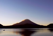 精進湖からの逆さ富士を撮影したきれいな写真