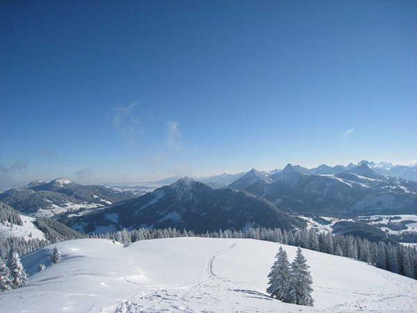 真っ白な雪山を撮影した写真素材（ドイツ・アルゴイ地方）