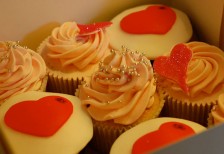 free-photo--valentine-heart-cupcake