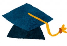 卒業式に投げる卒業帽のイラスト。手描き感のあるやわらかいタッチ。