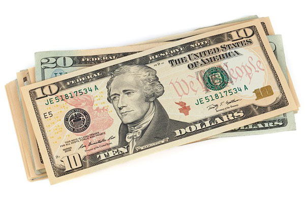 重ねたドル紙幣を白バックで撮影したフリー写真素材