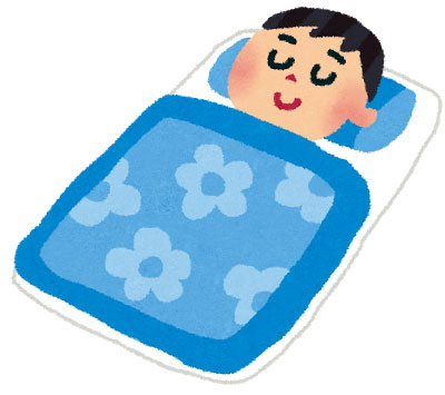 無料素材 青い布団ですやすや眠る男の子のイラスト